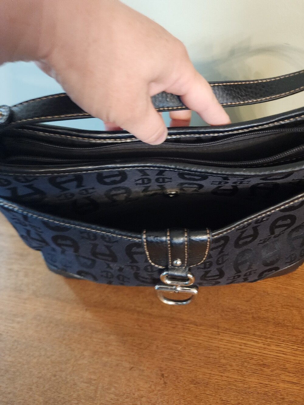 Etienne Aigner Shoulder Bag - Picture 5 of 11